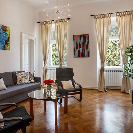 Amphitheatre Premium Apartment With Seaview Пула Экстерьер фото