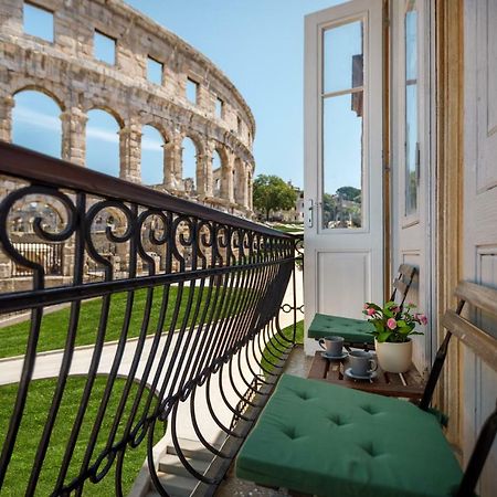 Amphitheatre Premium Apartment With Seaview Пула Экстерьер фото