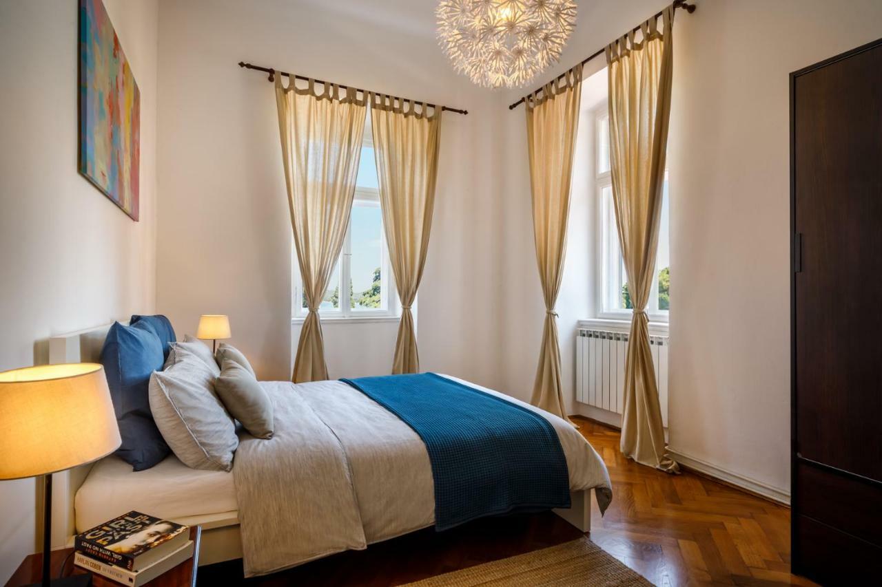 Amphitheatre Premium Apartment With Seaview Пула Экстерьер фото